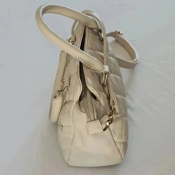 Betsey Johnson 2010s Quilted Bow Cream Crossbody Satchel Pink Lining - Picture 5 of 16